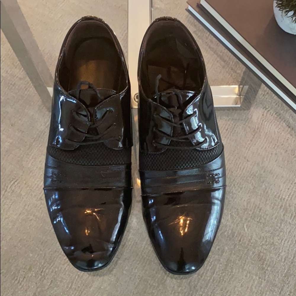 Men’s glossy blivener dress shoes